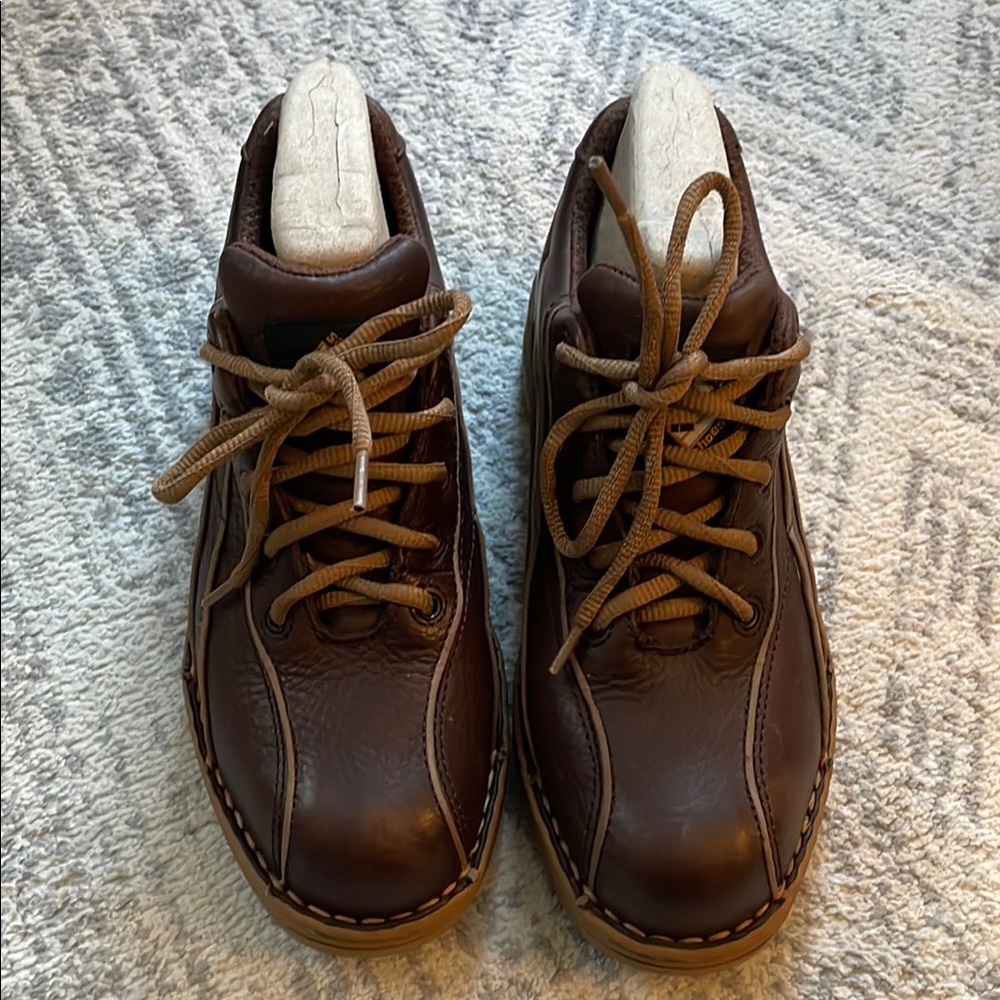 Lehigh Brown Leather Woman's Safety Shoes, Size 7.5